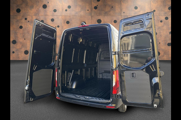 Mercedes-Benz Sprinter 319 L2H2 PRO 190PK 9G-TRONIC AUTOMAAT RWD ( BPM VRIJ ) LED GROOT M-BUX GROOT SCHERM AIRCO CRUISE CONTROL CAMERA BUMPERS IN KLEUR 3500KG TREKGEWICHT