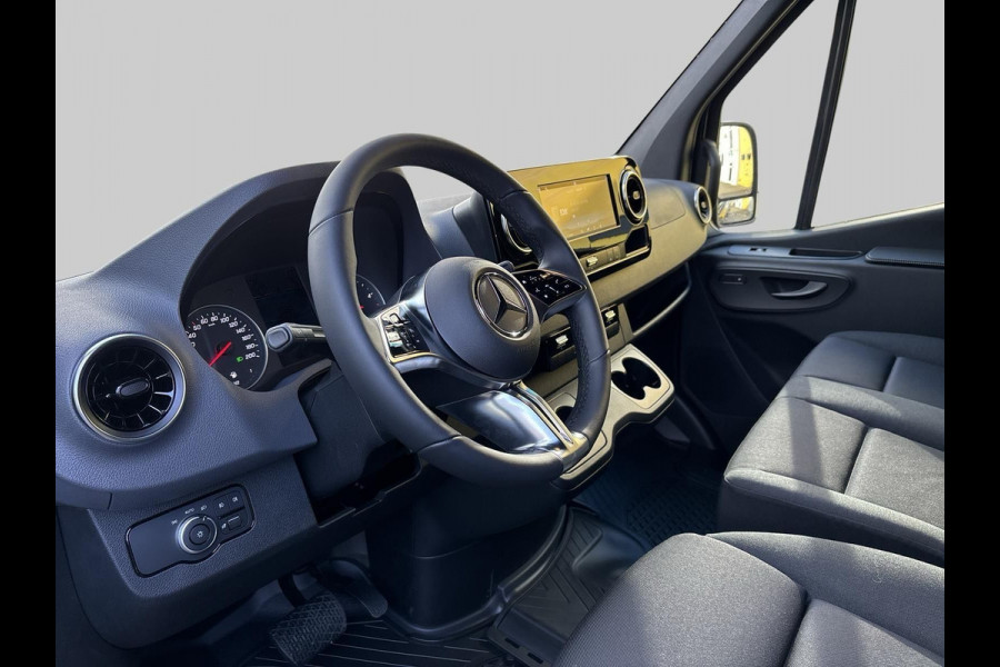 Mercedes-Benz Sprinter 319 L2H2 PRO 190PK 9G-TRONIC AUTOMAAT RWD ( BPM VRIJ ) LED GROOT M-BUX GROOT SCHERM AIRCO CRUISE CONTROL CAMERA BUMPERS IN KLEUR 3500KG TREKGEWICHT