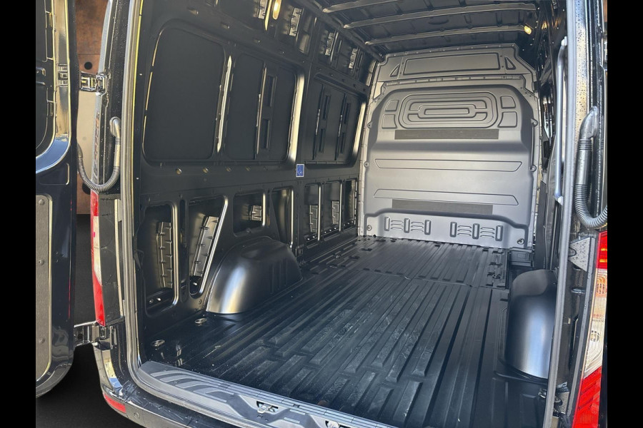 Mercedes-Benz Sprinter 319 L2H2 PRO 190PK 9G-TRONIC AUTOMAAT RWD ( BPM VRIJ ) LED GROOT M-BUX GROOT SCHERM AIRCO CRUISE CONTROL CAMERA BUMPERS IN KLEUR 3500KG TREKGEWICHT