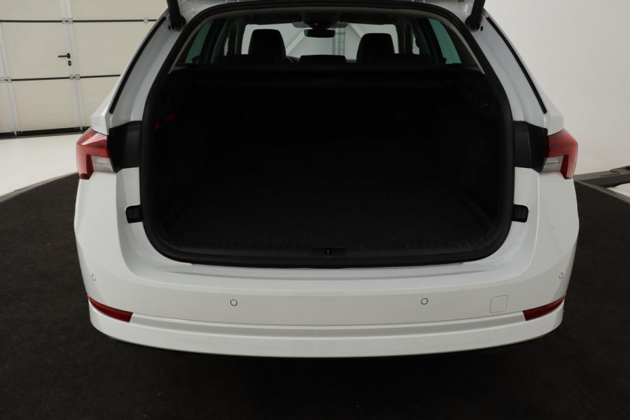 Škoda Octavia 1.4 TSI iV PHEV Style | Head-Up | Stoelventilatie | Leder | Camera | Verwarmde achterbank | Carplay | Adaptive cruise | Full LED | Sfeerverlichting | Canton Sound