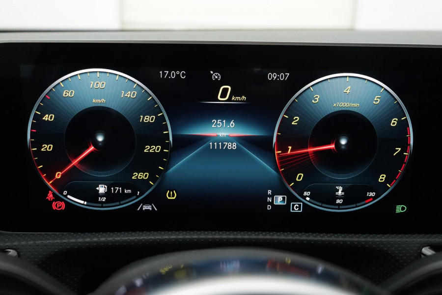Mercedes-Benz A-Klasse 200 Business Solution AMG Night Upgrade (PANORAMADAK, NAVIGATIE, LED, CLIMA, 1e EIGENAAR, GOED ONDERHOUDEN)