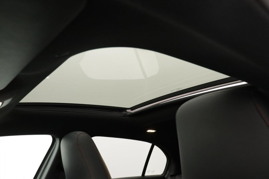 Mercedes-Benz A-Klasse 200 Business Solution AMG Night Upgrade (PANORAMADAK, NAVIGATIE, LED, CLIMA, 1e EIGENAAR, GOED ONDERHOUDEN)