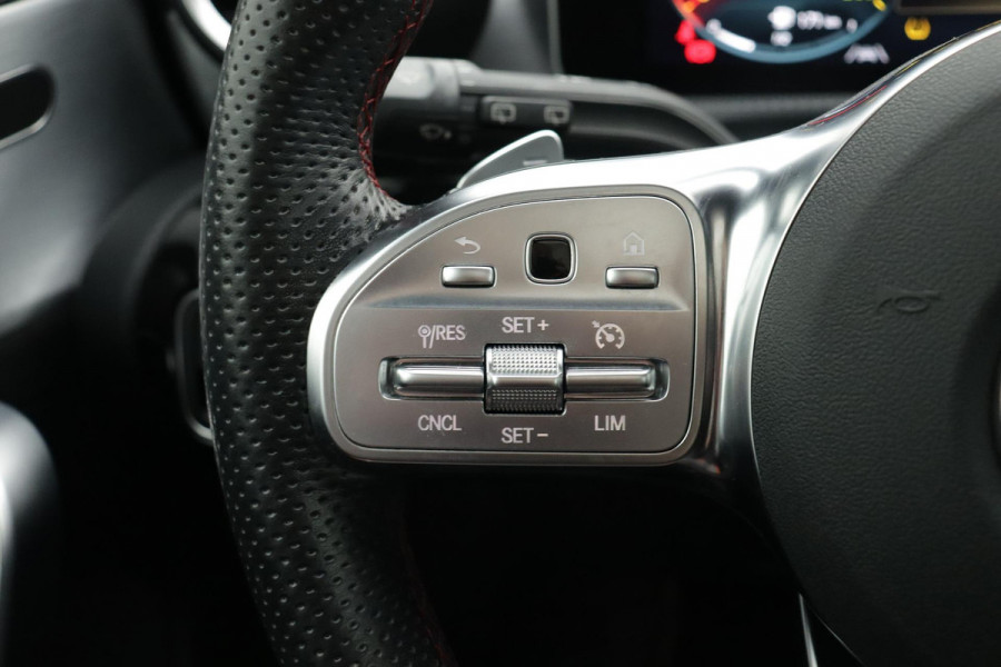 Mercedes-Benz A-Klasse 200 Business Solution AMG Night Upgrade (PANORAMADAK, NAVIGATIE, LED, CLIMA, 1e EIGENAAR, GOED ONDERHOUDEN)
