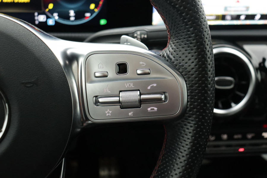 Mercedes-Benz A-Klasse 200 Business Solution AMG Night Upgrade (PANORAMADAK, NAVIGATIE, LED, CLIMA, 1e EIGENAAR, GOED ONDERHOUDEN)