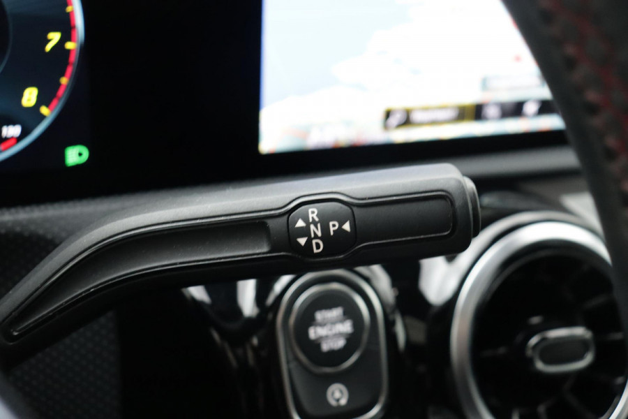 Mercedes-Benz A-Klasse 200 Business Solution AMG Night Upgrade (PANORAMADAK, NAVIGATIE, LED, CLIMA, 1e EIGENAAR, GOED ONDERHOUDEN)