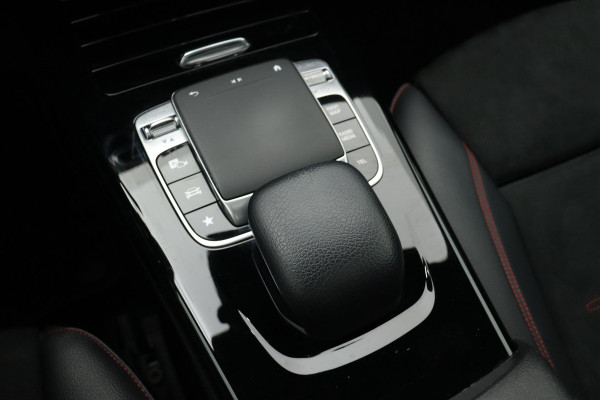 Mercedes-Benz A-Klasse 200 Business Solution AMG Night Upgrade (PANORAMADAK, NAVIGATIE, LED, CLIMA, 1e EIGENAAR, GOED ONDERHOUDEN)