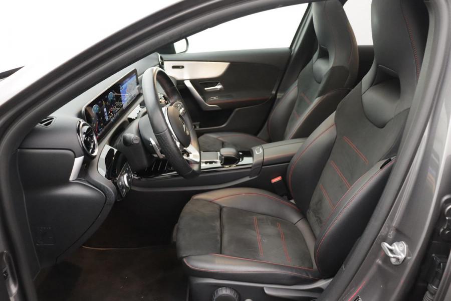 Mercedes-Benz A-Klasse 200 Business Solution AMG Night Upgrade (PANORAMADAK, NAVIGATIE, LED, CLIMA, 1e EIGENAAR, GOED ONDERHOUDEN)