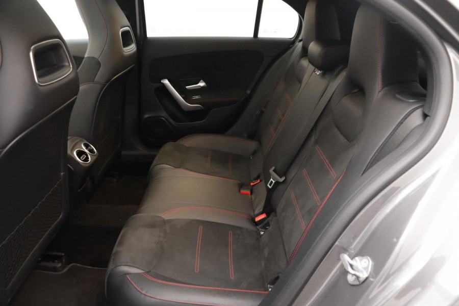 Mercedes-Benz A-Klasse 200 Business Solution AMG Night Upgrade (PANORAMADAK, NAVIGATIE, LED, CLIMA, 1e EIGENAAR, GOED ONDERHOUDEN)