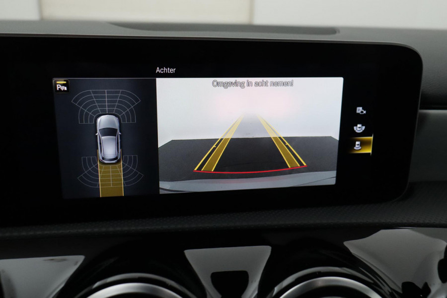 Mercedes-Benz A-Klasse 200 Business Solution AMG Night Upgrade (PANORAMADAK, NAVIGATIE, LED, CLIMA, 1e EIGENAAR, GOED ONDERHOUDEN)