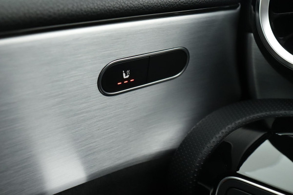 Mercedes-Benz A-Klasse 200 Business Solution AMG Night Upgrade (PANORAMADAK, NAVIGATIE, LED, CLIMA, 1e EIGENAAR, GOED ONDERHOUDEN)