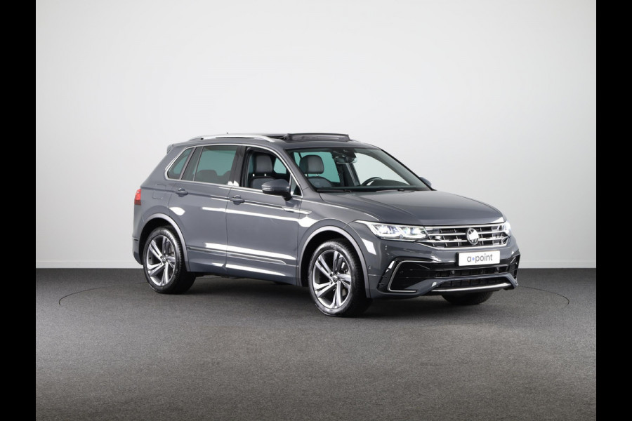 Volkswagen Tiguan 1.5 TSI R-Line Business 150 pk Automaat (DSG) | Verlengde garantie | Navigatie | Panoramadak | Trekhaak uitklapbaar | Parkeersensoren (Park assist) | Achteruitrijcamera | Stoelverwarming |