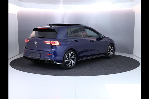 Volkswagen Golf 1.5 eTSI R-Line 150PK Automaat (DSG) | Panorama dak | Black Style | IQ Matrix LED koplampen |