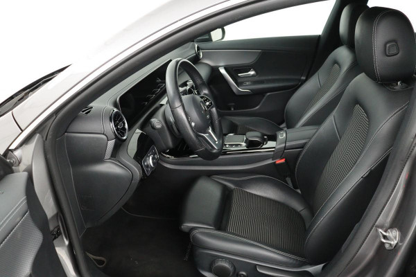 Mercedes-Benz CLA-Klasse 200 Progressive | Widescreen | Full LED | Camera | Half leder | Navigatie | Climate control | Park Assist | Cruise control