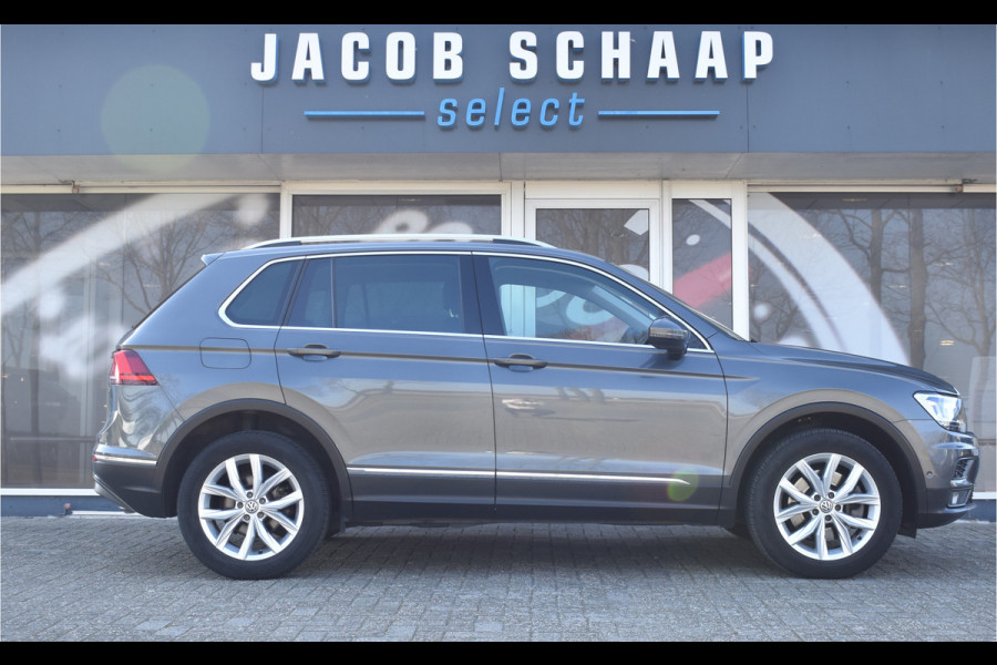 Volkswagen Tiguan 2.0 TSI 4Motion Highline Business R Automaat / Panoramadak / Trekhaak / Camera / 2.500 kg trekgewicht