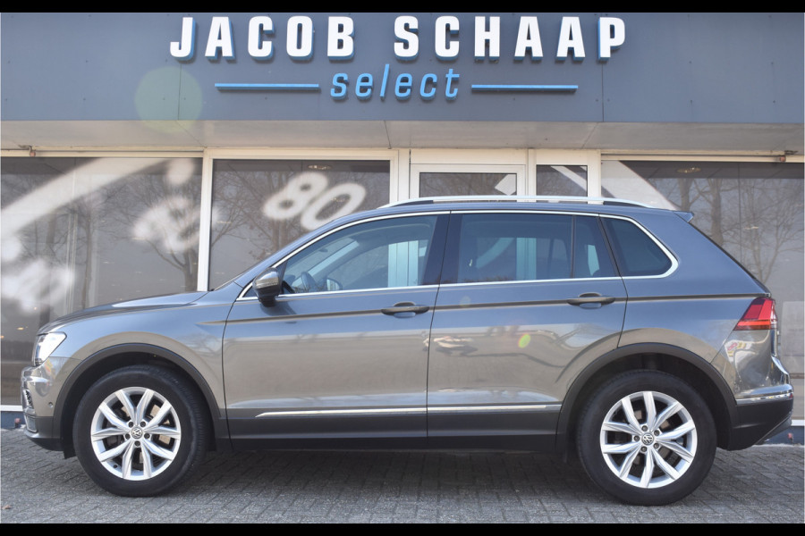 Volkswagen Tiguan 2.0 TSI 4Motion Highline Business R Automaat / Panoramadak / Trekhaak / Camera / 2.500 kg trekgewicht