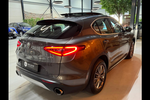 Alfa Romeo Stelvio 2.0 T AWD Super Garantie Trekhaak Pano StoelVW StuurVW Elek Achterklep Camera PDC Leder Led Navi Clima Rijklaar