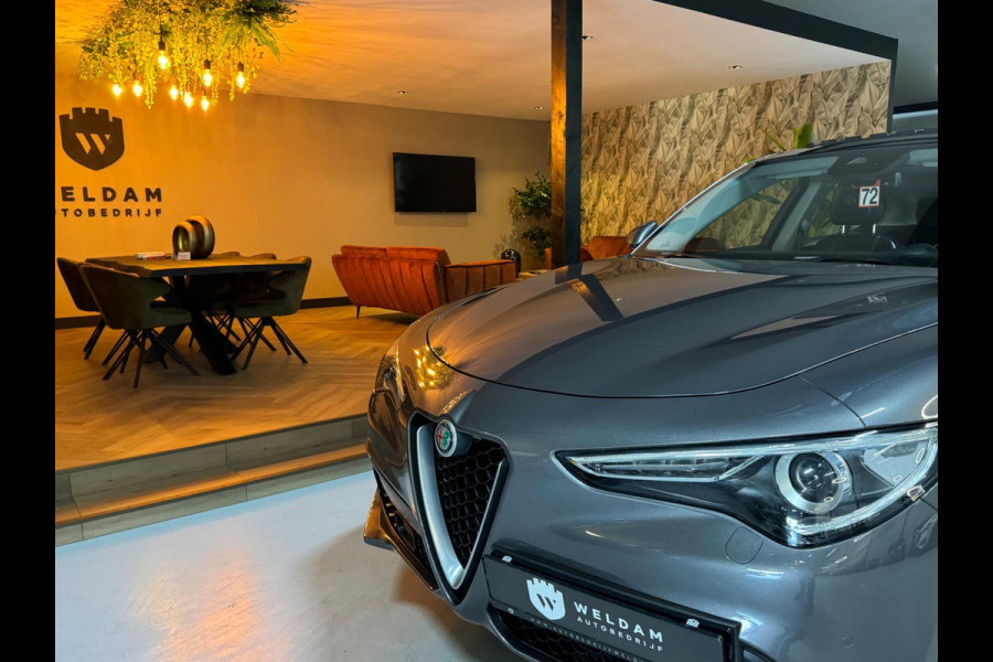 Alfa Romeo Stelvio 2.0 T AWD Super Garantie Trekhaak Pano StoelVW StuurVW Elek Achterklep Camera PDC Leder Led Navi Clima Rijklaar