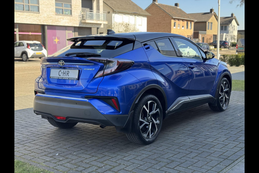 Toyota C-HR 1.8 Hybrid Bi-Tone Plus | JBL, LED, Half Leer/Alcantara, Navigatie, Dodehoekherkenning, Parkeersensoren, Chroom Pakket, Zeer com