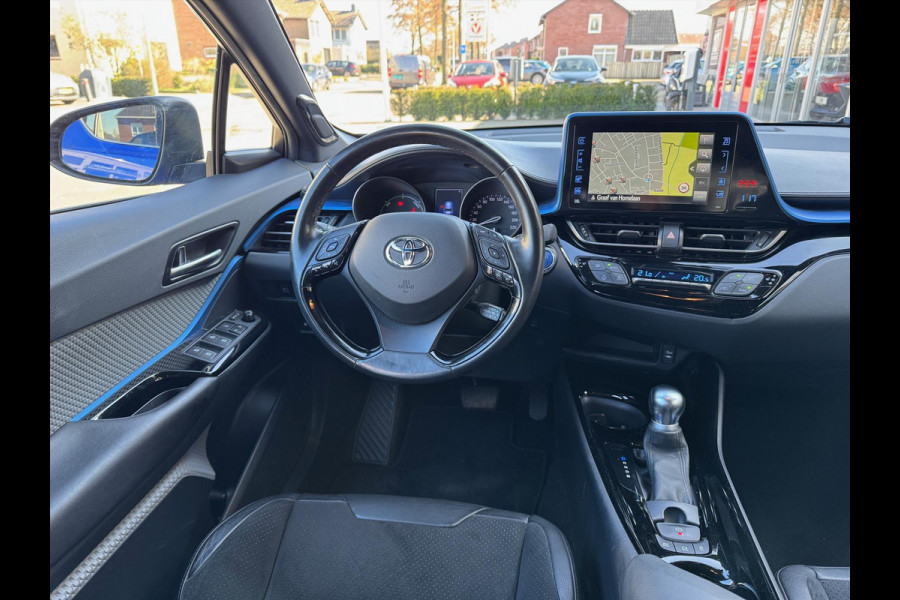 Toyota C-HR 1.8 Hybrid Bi-Tone Plus | JBL, LED, Half Leer/Alcantara, Navigatie, Dodehoekherkenning, Parkeersensoren, Chroom Pakket, Zeer com