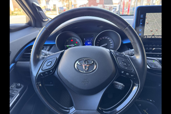 Toyota C-HR 1.8 Hybrid Bi-Tone Plus | JBL, LED, Half Leer/Alcantara, Navigatie, Dodehoekherkenning, Parkeersensoren, Chroom Pakket, Zeer com