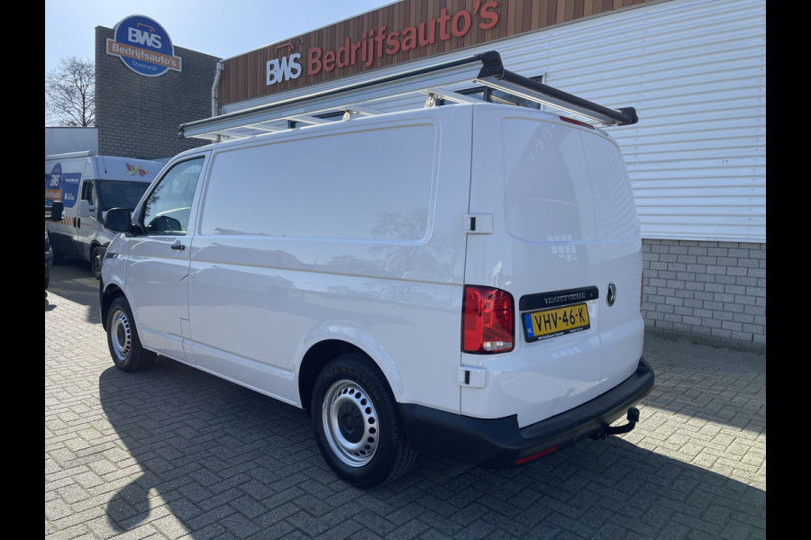 Volkswagen Transporter T6.1 2.0 TDI 110pk L1H1 28 / vaste prijs rijklaar € 18.950 ex btw / Bott ingrichte laadruimte / lease vanaf € 347 / trekhaak / imperial / airco / cruise control / Apple Carplay Android auto