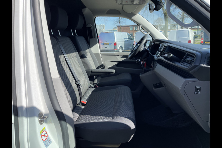 Volkswagen Transporter T6.1 2.0 TDI 110pk L1H1 28 / vaste prijs rijklaar € 18.950 ex btw / Bott ingrichte laadruimte / lease vanaf € 347 / trekhaak / imperial / airco / cruise control / Apple Carplay Android auto