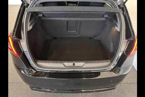 Peugeot 308 1.2 PureTech GT-line Panoramadak Airco|ECC Navi Carplay PDC VA + Camera Full LED Trekhaak