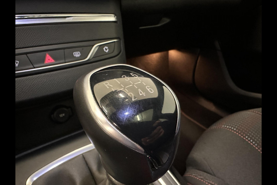 Peugeot 308 1.2 PureTech GT-line Panoramadak Airco|ECC Navi Carplay PDC VA + Camera Full LED Trekhaak