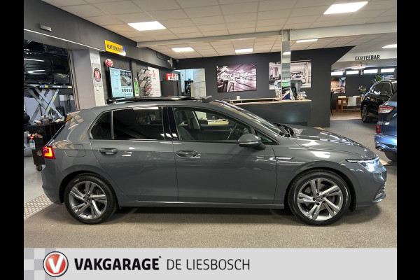 Volkswagen Golf 1.5 TSI Highline Business R-line,pano,1 st edition,navi,sfeer verlichting,