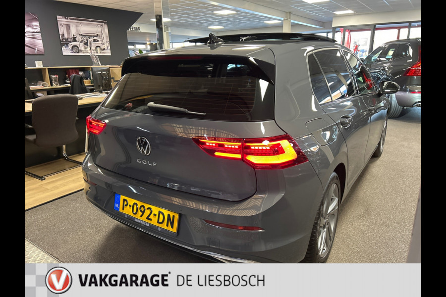 Volkswagen Golf 1.5 TSI Highline Business R-line,pano,1 st edition,navi,sfeer verlichting,