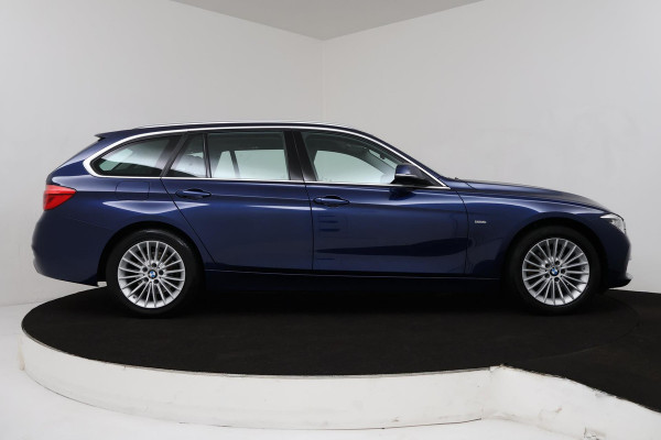 BMW 3 Serie Touring 318i Luxury Edition (CRUISE CONTROL, NAVIGATIE, PARKEERSENSOREN, STOELVERWARMING, NL-AUTO)