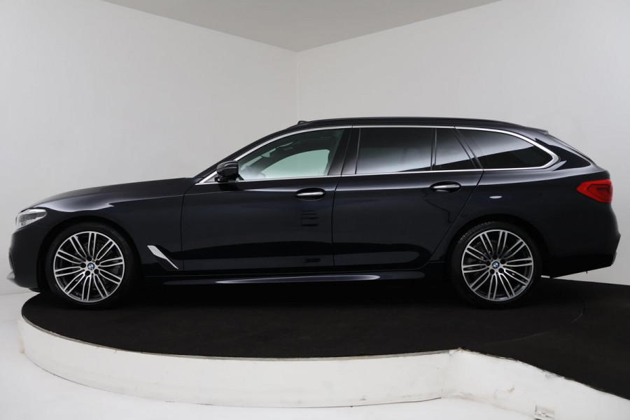 BMW 5 Serie Touring 520i High Executive (PANORAMADAK, STOELVERWARMING, LEER, NAVI, CRUISE, ELEKTR STOEL, DEALER ONDERHOUDEN)