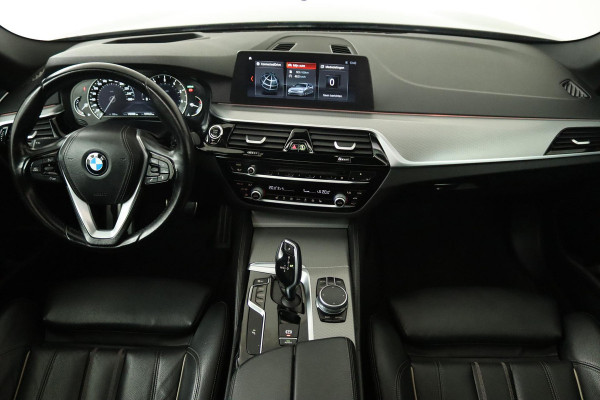 BMW 5 Serie Touring 520i High Executive (PANORAMADAK, STOELVERWARMING, LEER, NAVI, CRUISE, ELEKTR STOEL, DEALER ONDERHOUDEN)