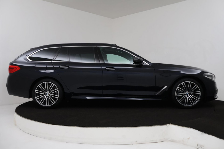 BMW 5 Serie Touring 520i High Executive (PANORAMADAK, STOELVERWARMING, LEER, NAVI, CRUISE, ELEKTR STOEL, DEALER ONDERHOUDEN)