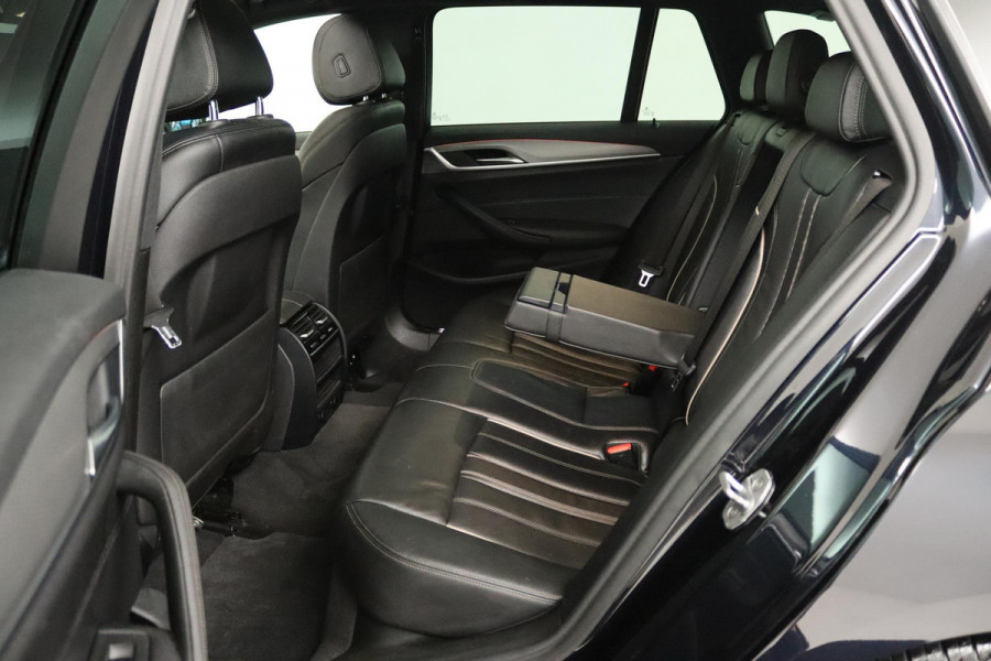 BMW 5 Serie Touring 520i High Executive (PANORAMADAK, STOELVERWARMING, LEER, NAVI, CRUISE, ELEKTR STOEL, DEALER ONDERHOUDEN)