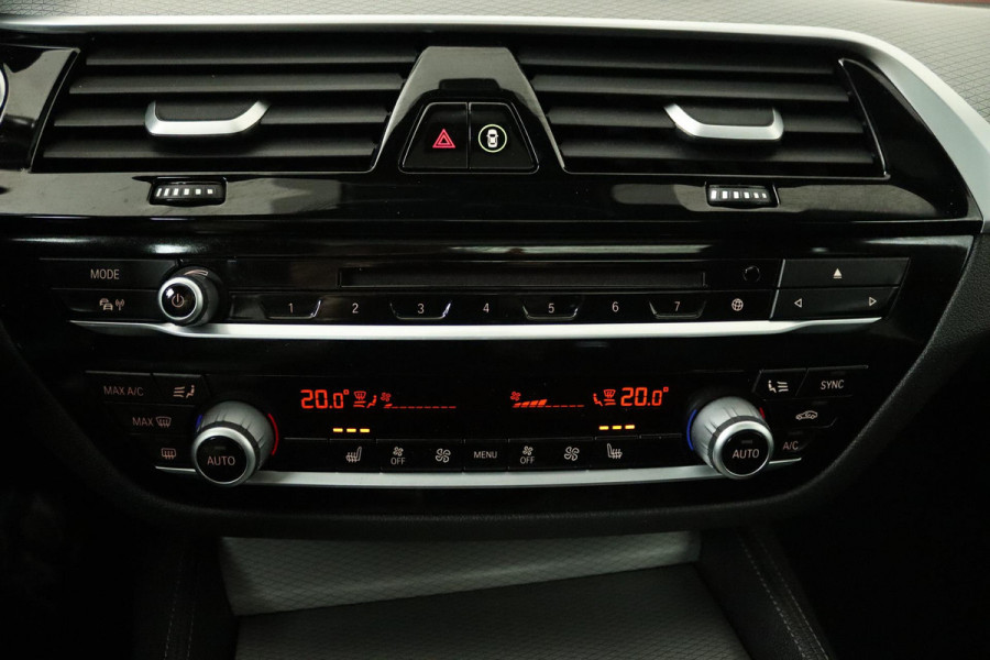 BMW 5 Serie Touring 520i High Executive (PANORAMADAK, STOELVERWARMING, LEER, NAVI, CRUISE, ELEKTR STOEL, DEALER ONDERHOUDEN)