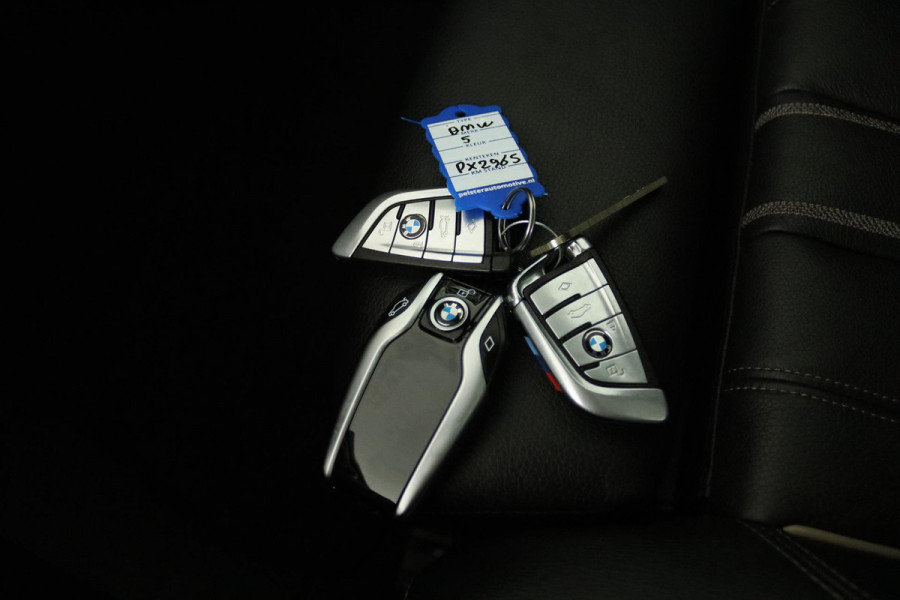 BMW 5 Serie Touring 520i High Executive (PANORAMADAK, STOELVERWARMING, LEER, NAVI, CRUISE, ELEKTR STOEL, DEALER ONDERHOUDEN)