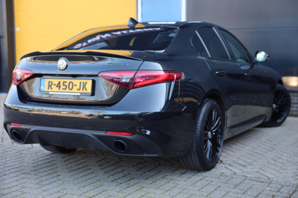 Alfa Romeo Giulia 2.0T Sport / AUT / Navi / Ecc / Elek Pakket / Acc / Dode Hoek / Lane Assist / Half Leder / 19 Inch