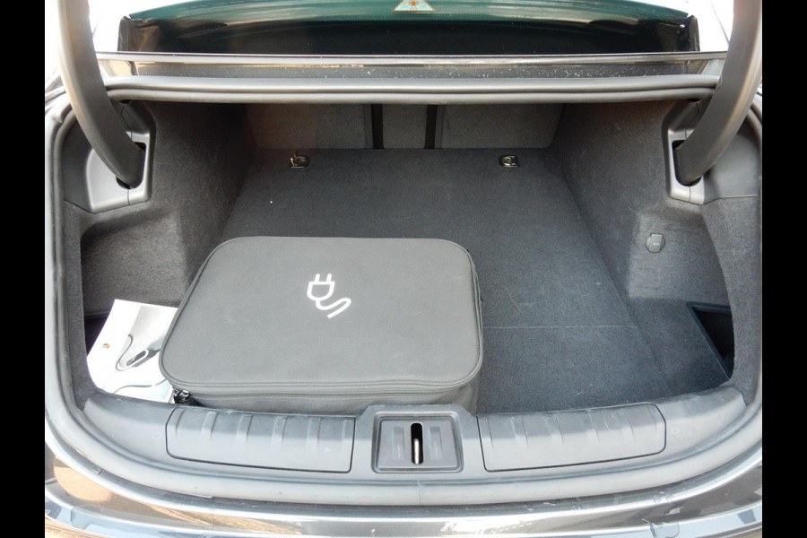 Porsche Taycan PERFORMANCE 84KW*BOSE*PANODAK*ORG NL*