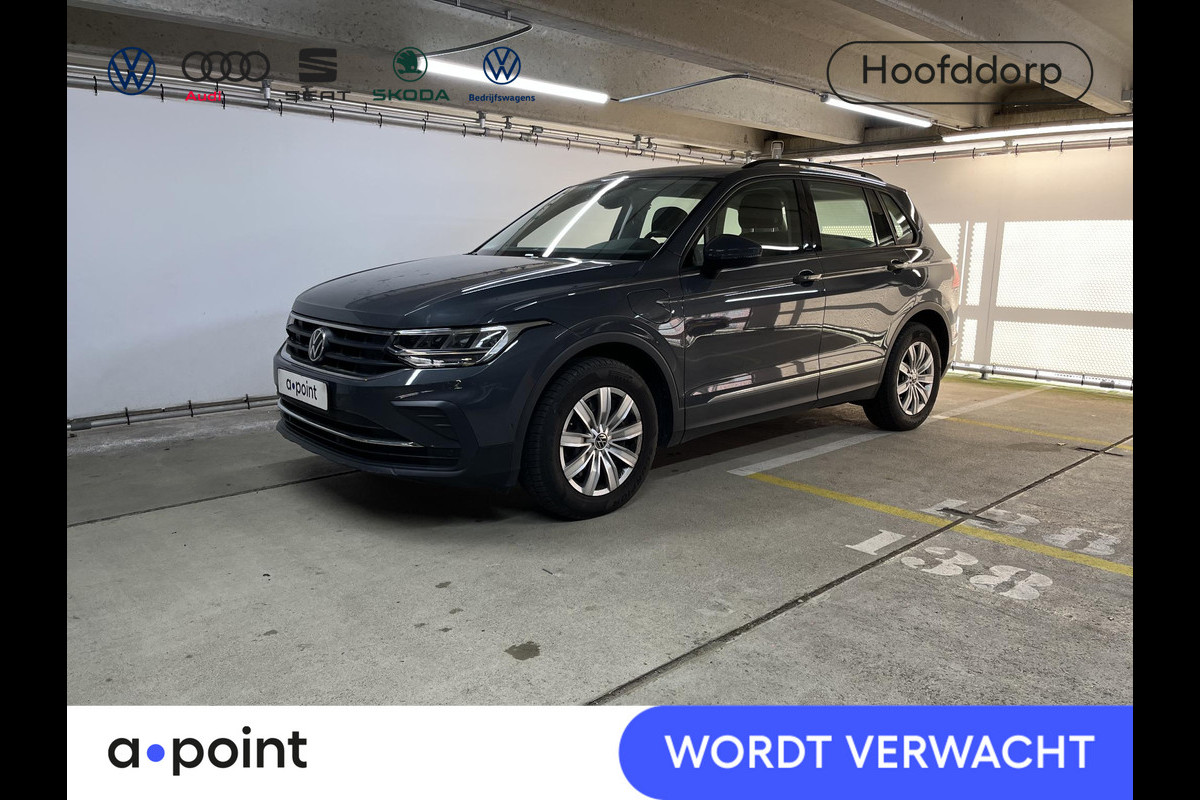 Volkswagen Tiguan 1.4 TSI eHybrid Life 245 pk Automaat (DSG) | Navigatie | Parkeersensoren (Park assist) | Achteruitrijcamera | Adaptieve cruise control | Stoelverwarming |