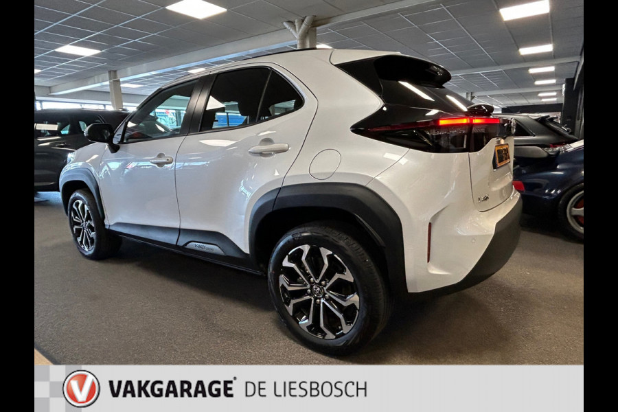 Toyota Yaris Cross 1.5 Hybrid Dynamic / navigatie / camera + pdc / cruise control / stoelverw / lane assist