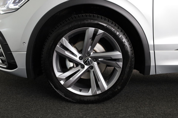 Volkswagen Tiguan 1.5 TSI R-Line Business 150 pk Automaat (DSG) | Verlengde garantie | Navigatie | Panoramadak | Elektr. trekhaak | Parkeersensoren (Park assist) | Achteruitrijcamera | Stoelverwarming | R-Line |