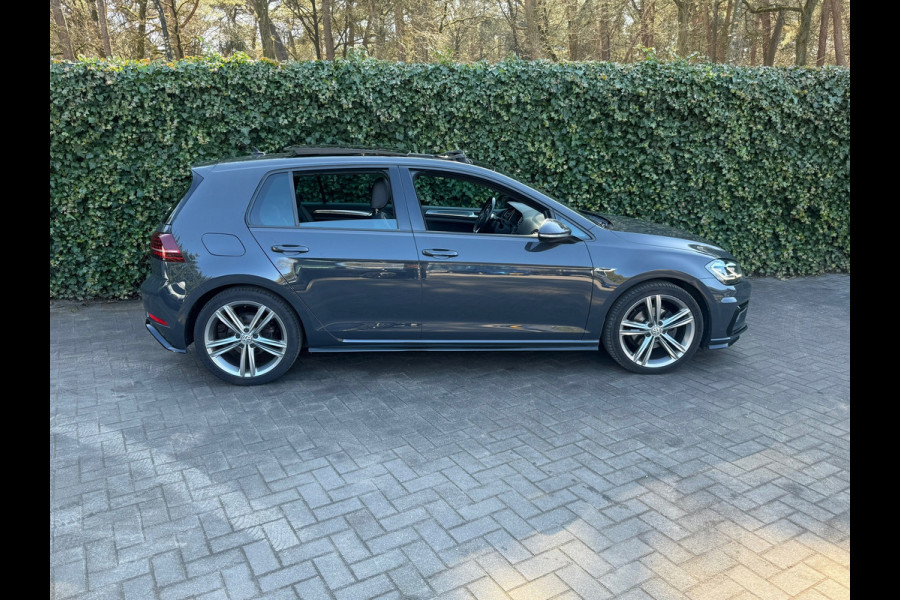 Volkswagen Golf 1.5 TSI Highline Business R LEDER / PANO / LED / CAMERA/ NAVI/ 18INCH / CLIMATE / STOELVERWARMING / BOMVOLLE GOLF!