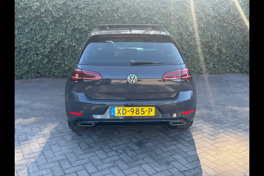 Volkswagen Golf 1.5 TSI Highline Business R LEDER / PANO / LED / CAMERA/ NAVI/ 18INCH / CLIMATE / STOELVERWARMING / BOMVOLLE GOLF!