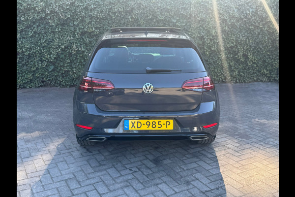 Volkswagen Golf 1.5 TSI Highline Business R LEDER / PANO / LED / CAMERA/ NAVI/ 18INCH / CLIMATE / STOELVERWARMING / BOMVOLLE GOLF!