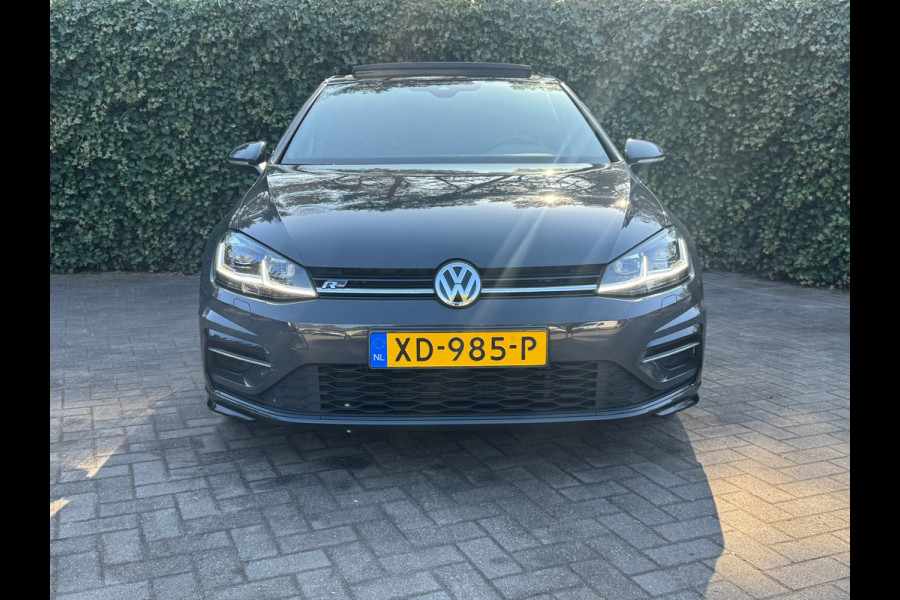 Volkswagen Golf 1.5 TSI Highline Business R LEDER / PANO / LED / CAMERA/ NAVI/ 18INCH / CLIMATE / STOELVERWARMING / BOMVOLLE GOLF!