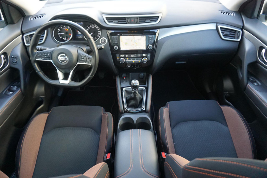 Nissan QASHQAI 1.3 DIG-T 140PK/Led-Koplampen/Panodak/ White Metallic/19Inch.