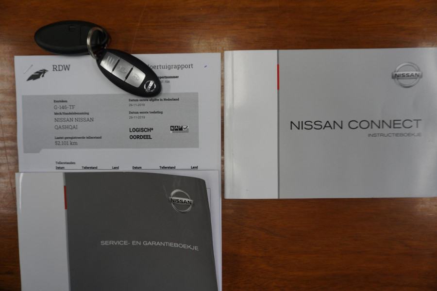 Nissan QASHQAI 1.3 DIG-T 140PK/Led-Koplampen/Panodak/ White Metallic/19Inch.