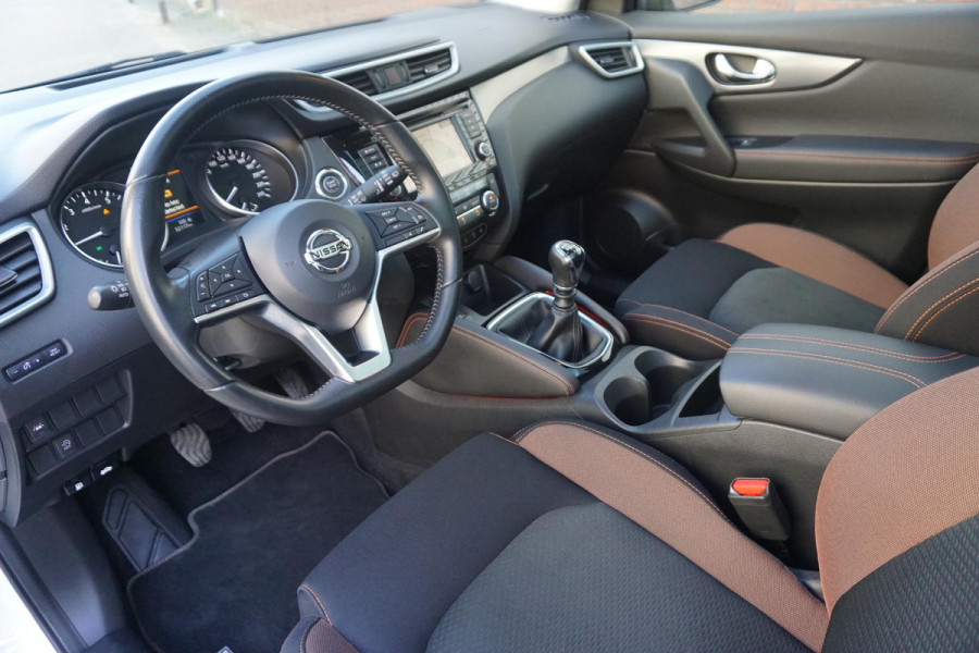 Nissan QASHQAI 1.3 DIG-T 140PK/Led-Koplampen/Panodak/ White Metallic/19Inch.