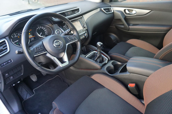 Nissan QASHQAI 1.3 DIG-T 140PK/Led-Koplampen/Panodak/ White Metallic/19Inch.